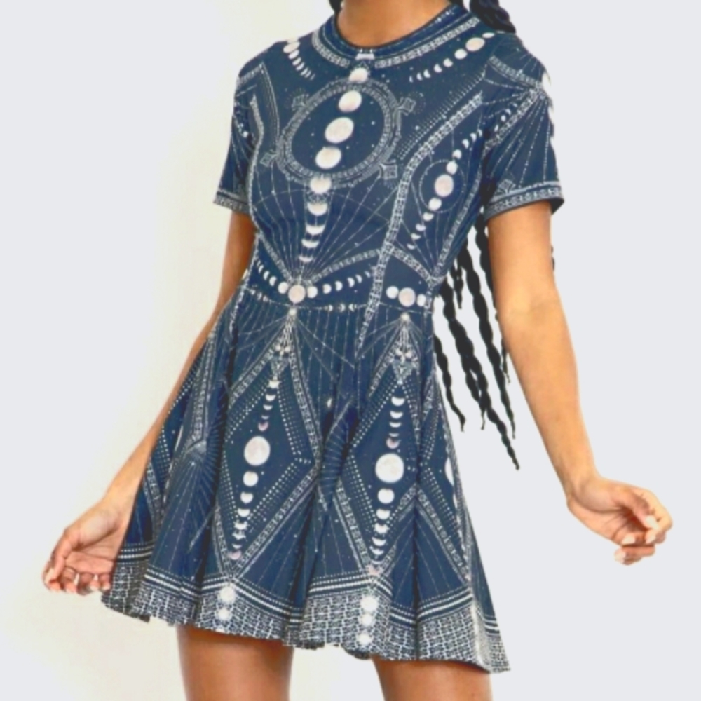 MOON PHASES EVIL TEE DRESS

(Blue)
